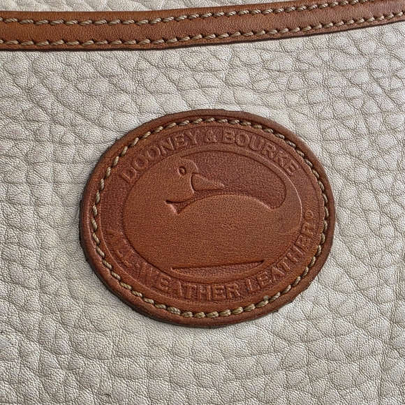 Dooney & Bourke Equestrian Crossbody White Tan Pebbled Leather Bag Vintage 80s - Picture 4 of 16